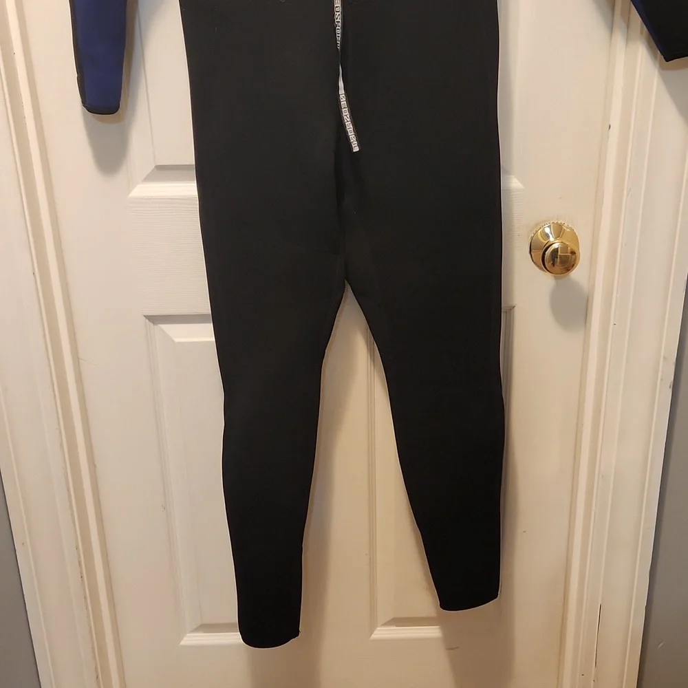 Wetsuit - Picture 2 of 7